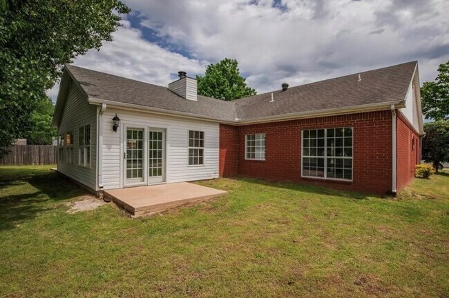 Foto del edificio - 1470 Forest St