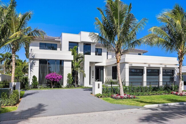 Building Photo - 329 Royal Palm Way