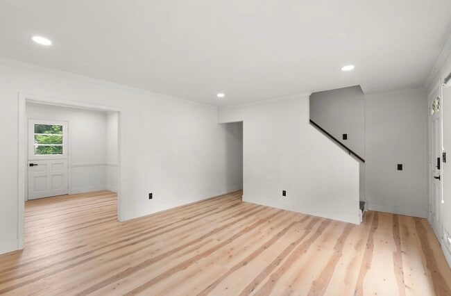Building Photo - 577 Brook Rd