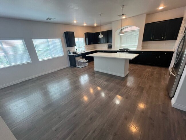 Building Photo - 5857 Pillar Rock Ave