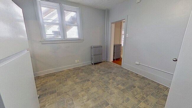 Building Photo - 1st Floor Apartment