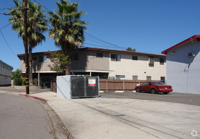 Building Photo - 4465 Rosebud Ln Apartments