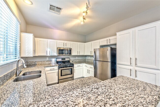 Foto del edificio - 7710 Hampton Cove Ln