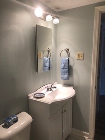 Bath - 102 Forest Ct