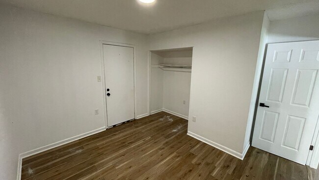 Foto del edificio - 3 Bedrooms • 2 Bathrooms • $1,275/mo