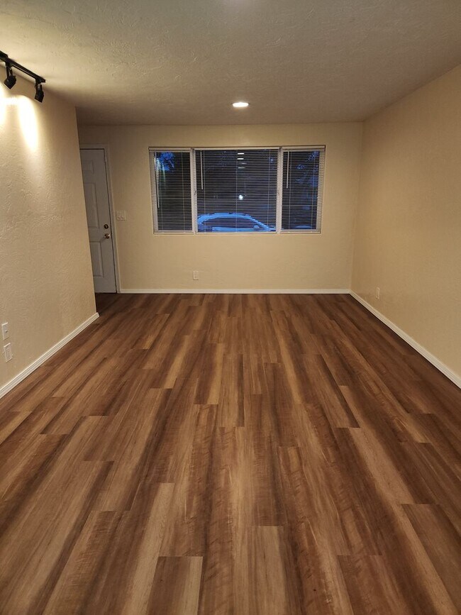 Foto del edificio - 2bed 1.5 bath Duplex