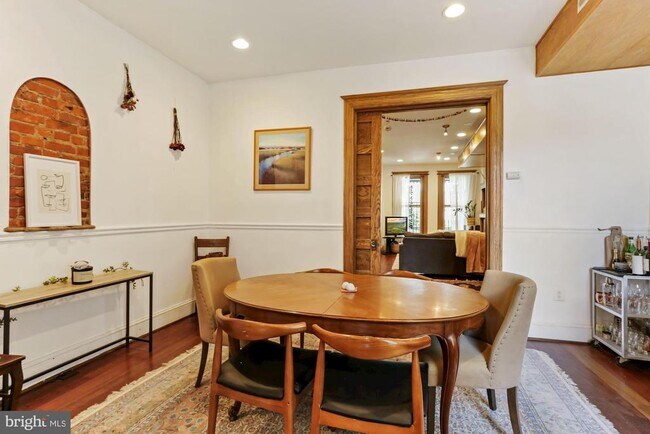 Foto del edificio - 1116 Monroe St NW