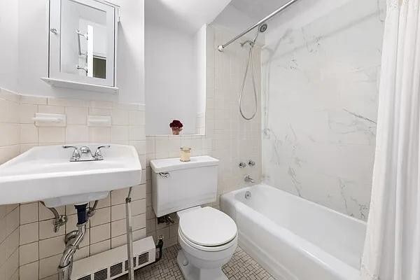 Foto del edificio - 77 E 12th St