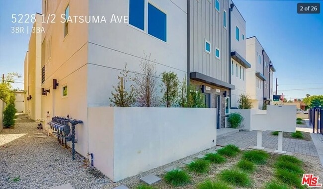 Building Photo - 5228 Satsuma Ave