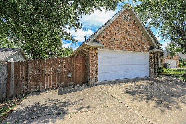 Building Photo - 407 N 40th St