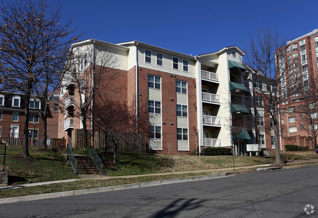 Primary Photo - Courthouse Crossings Apartments