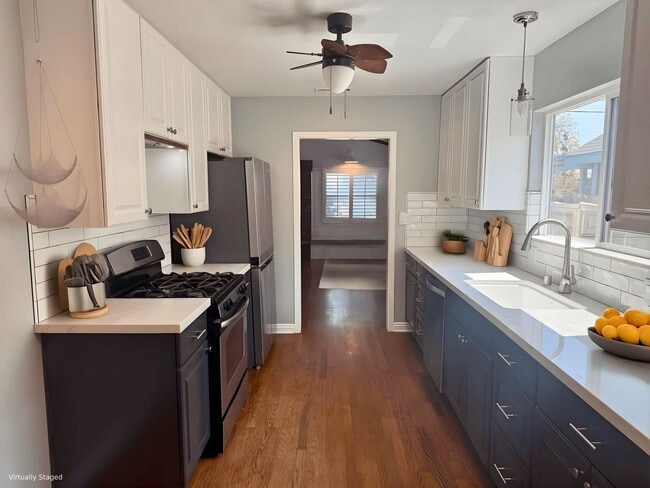 Building Photo - Spacious Silver Lake Charmer 2-bedroom, 1-...