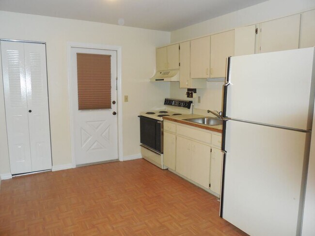 Building Photo - Manor Condo 1 bed 1 bath cute condo