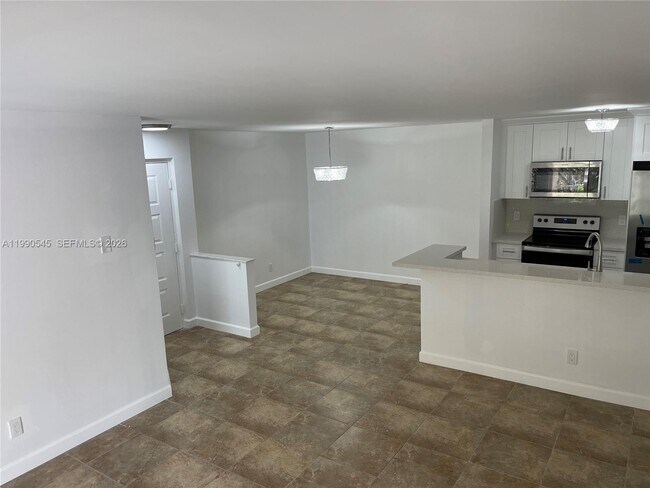 Building Photo - 10630 SW 157th Ct