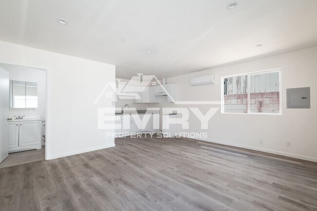 Foto del edificio - 3848 W 105th St