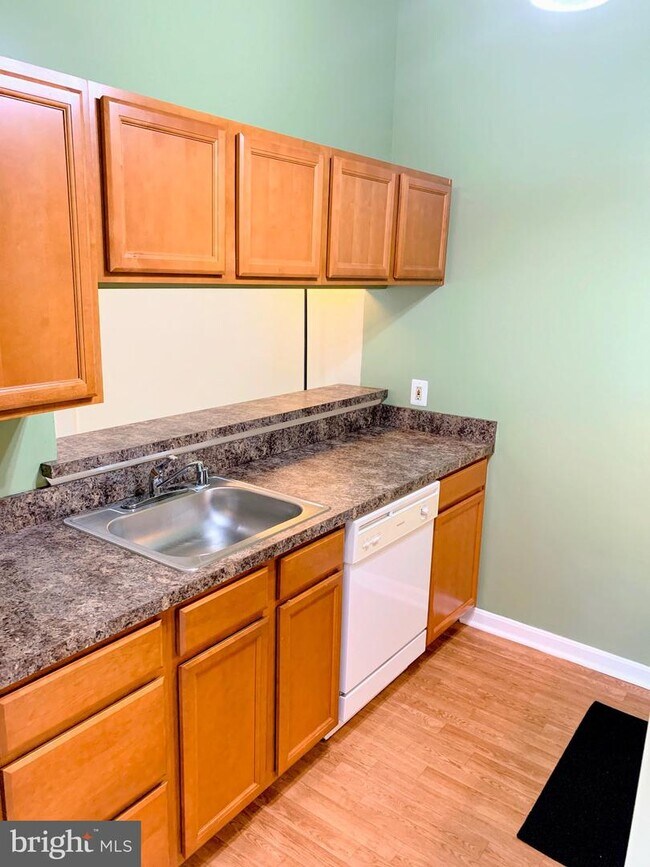 201 Water Fountain Ct Unit 303, Glen Burnie, MD 21060 Room for Rent
