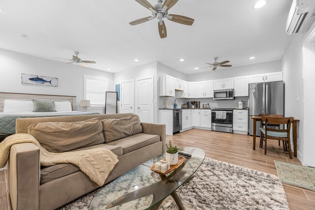 Building Photo - 905 N Tropical Trail