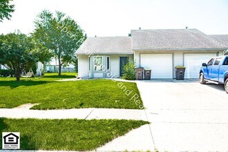 Building Photo - 1420-1422 Flagstone Dr