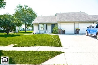 Building Photo - 1420-1422 Flagstone Dr