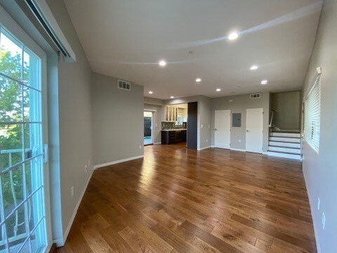 Foto del edificio - 2131 Carlmont Dr