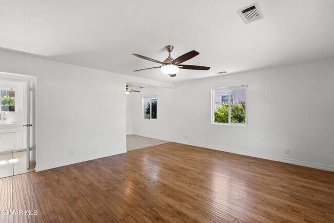 Building Photo - 8761 Woodley Ave