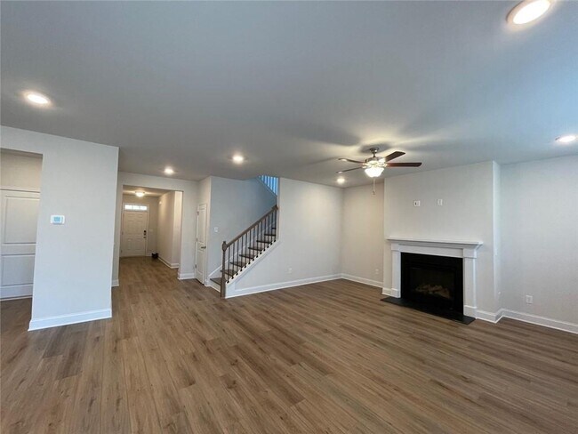 Foto del edificio - 4179 Wood Fern Ln