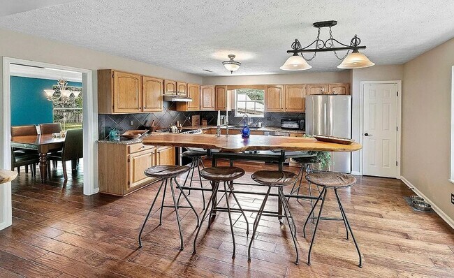 Foto del edificio - 4 Bedroom Home In Knoxville