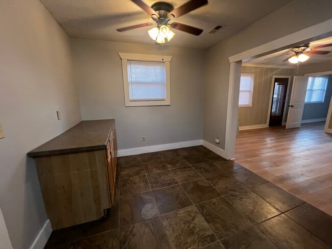 Building Photo - 307 W South St