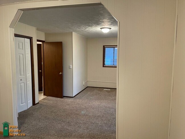 Building Photo - 4 Bedroom Home with Large Yard
