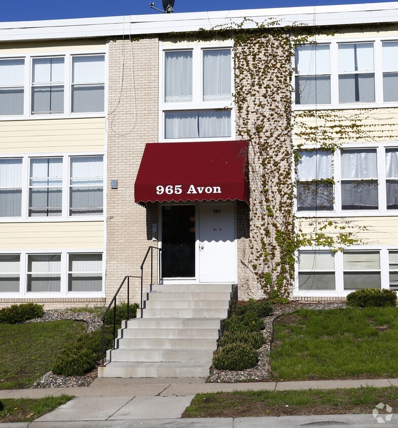 Building Photo - 965 Avon St N