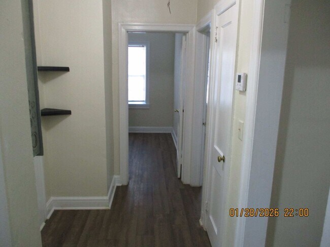 Foto del edificio - 1603 W Whitney Ave