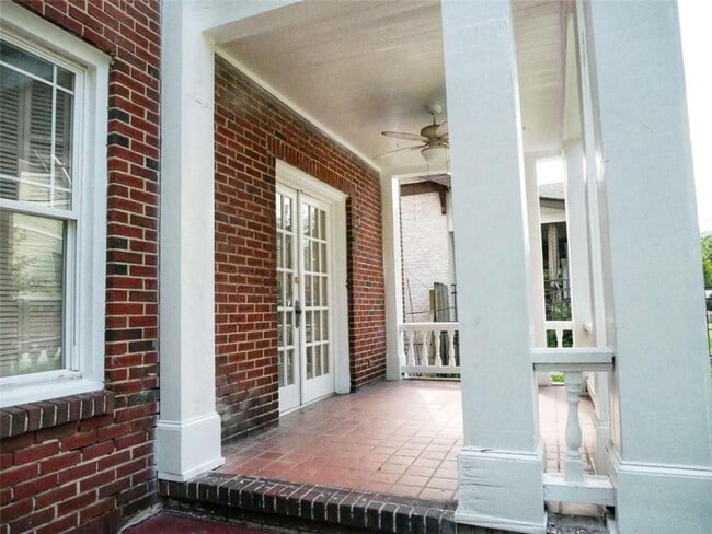 Building Photo - 825 North Ave
