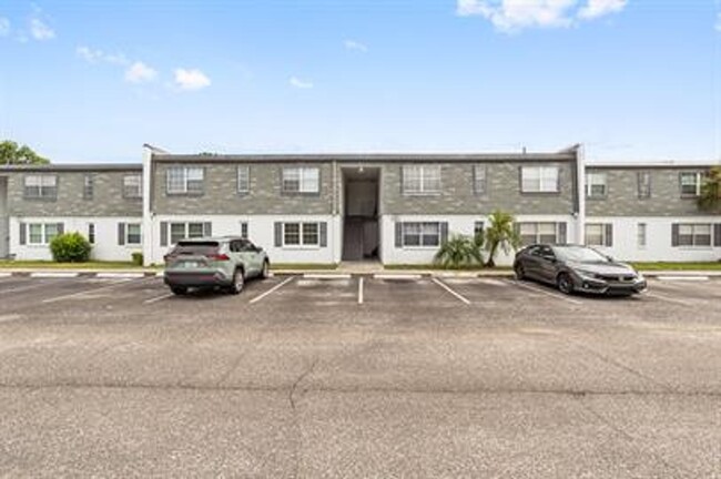 Building Photo - Spacious Condo Living in Winter Park – Per...