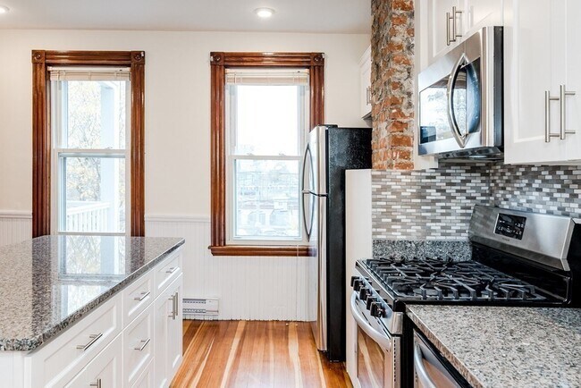 Foto del edificio - 74 Barnes Ave