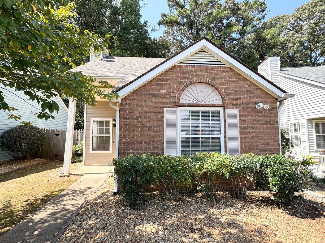 Foto principal - Charming 2 Bed/2 Bath Home in Woodstock – ...