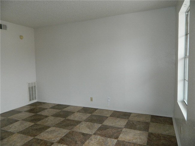 Building Photo - 1501 Kinney Ave