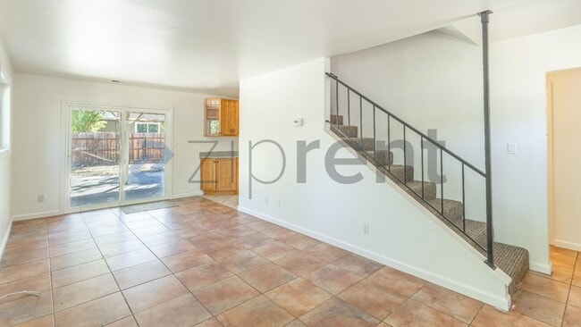 Building Photo - Unit B