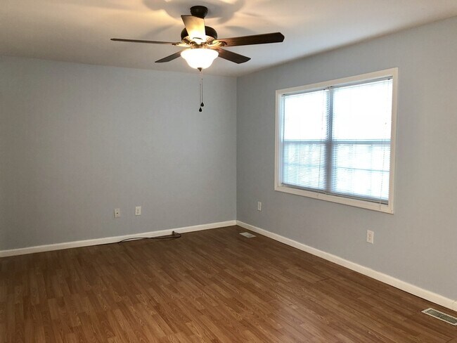 Building Photo - 745 Linden Green Dr