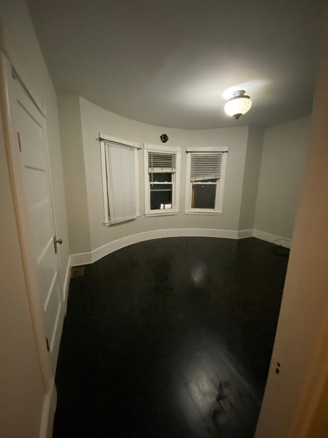 Building Photo - 9 Chilcott Pl