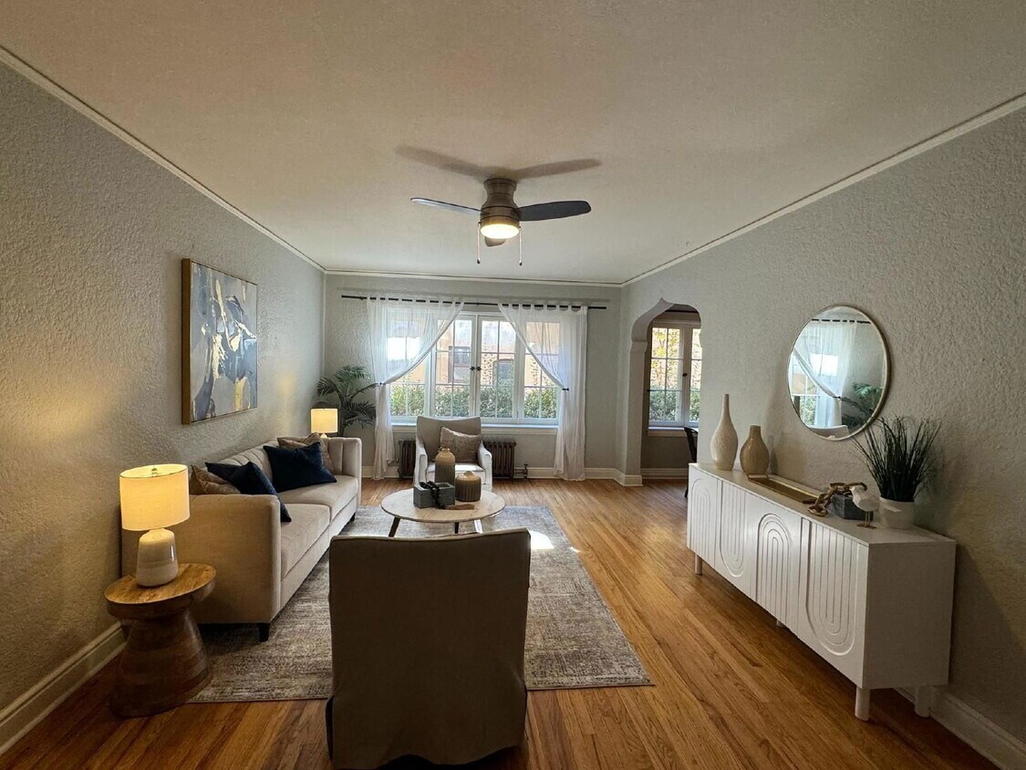 Foto principal - 1050 N Washington St