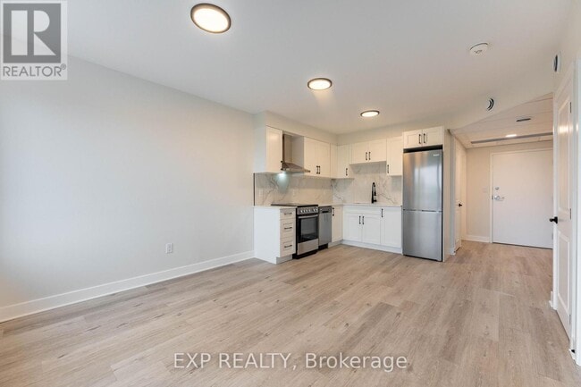 Building Photo - 360-360 Lacasse Ave