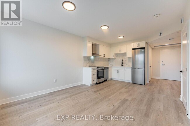 Building Photo - 360-360 Lacasse Ave