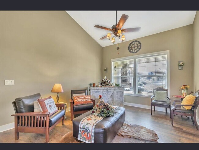 Building Photo - 46347 Opah Dr