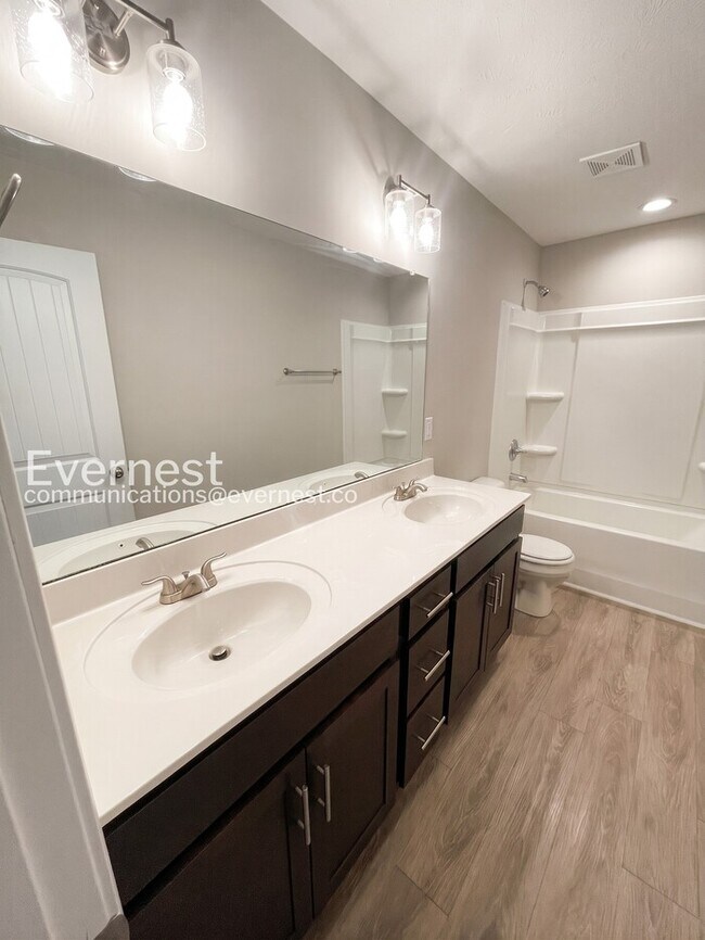 Foto del edificio - 1000 Henry Pl Blvd