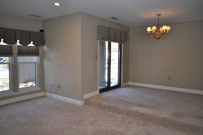 Foto del edificio - 8 Willow Ln