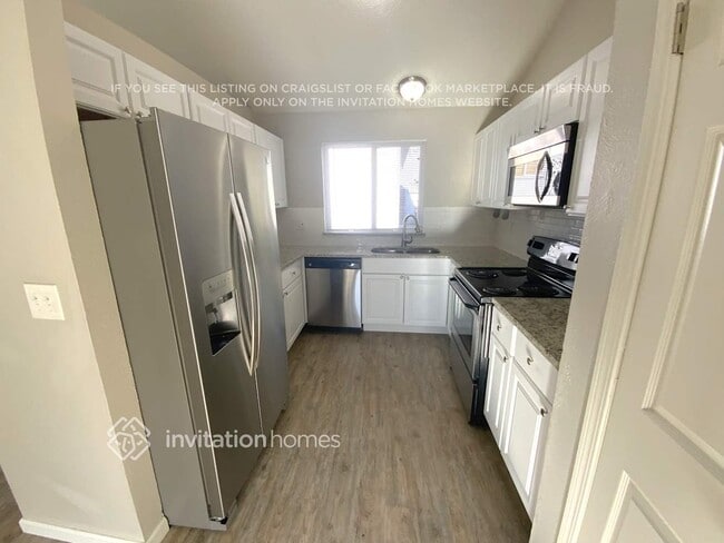 Building Photo - 16955 E Temple Pl