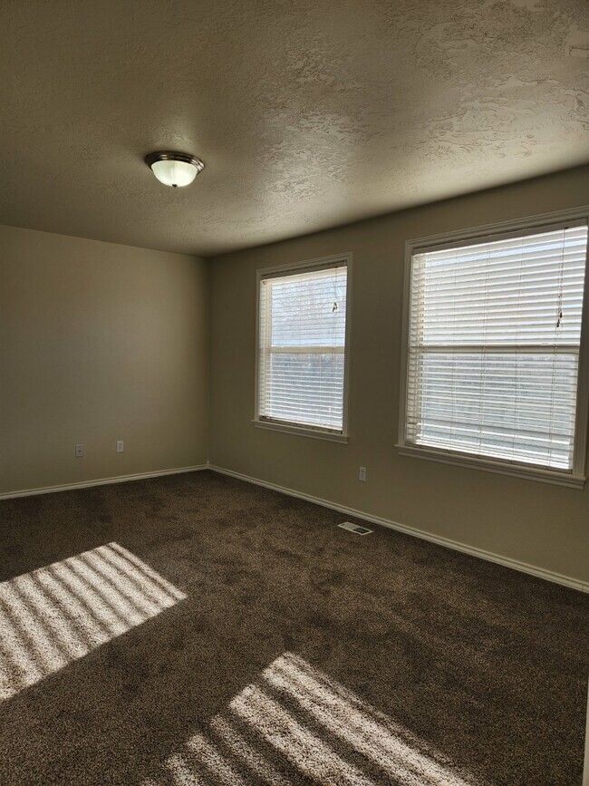 Foto del edificio - "Charming 4-Bedroom Boise Retreat with Cozy Fireplace and Spacious Living!"