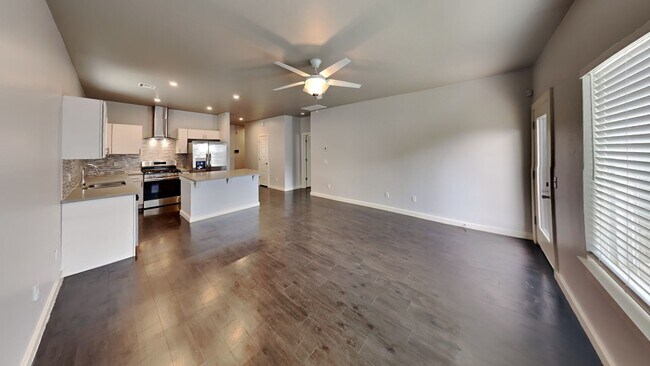 Foto del edificio - Very Nice 4 bedroom 2.5 bath home with a b...