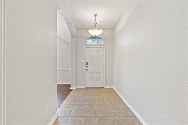 Building Photo - 2655 Lake Ridge Dr