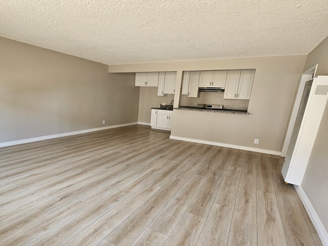 Building Photo - 8936 Cedros Ave